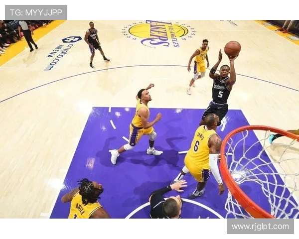 湖人次节防守篮板回暖失误频发仍致分差被拉大比赛走势仍不利
